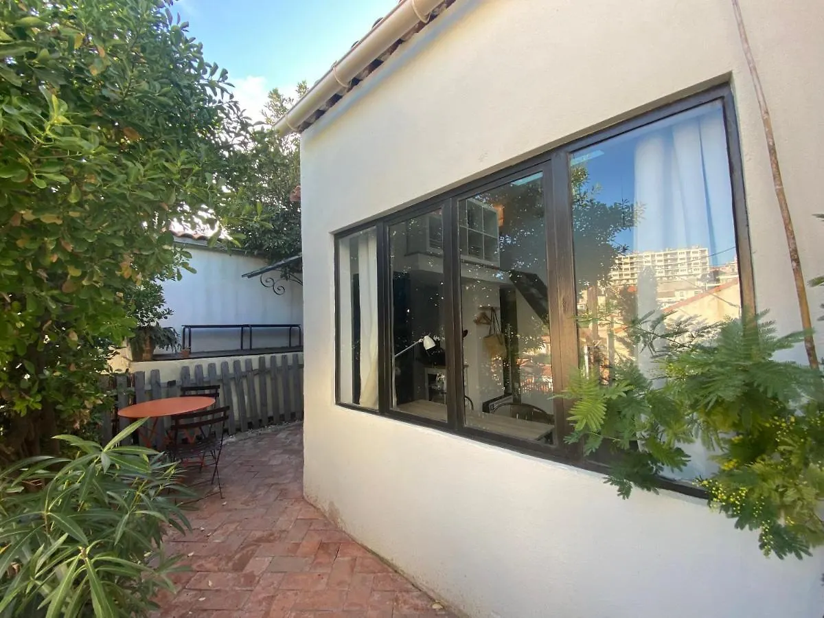 Villa Vallon Des Auffes : Le Cabanon De Mireille à Marseille Hébergement de vacances